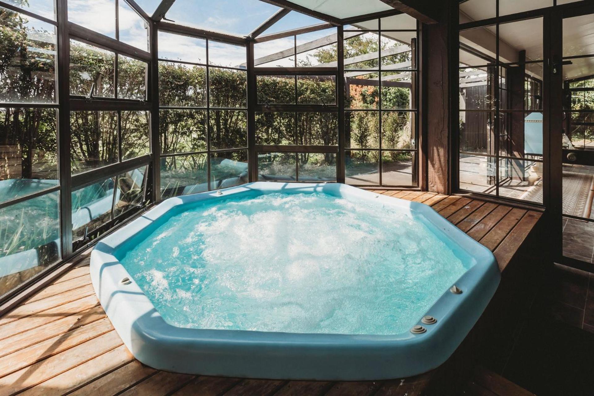 Family Fun Swimming Pool Spa Pool New Plymouth Exterior photo